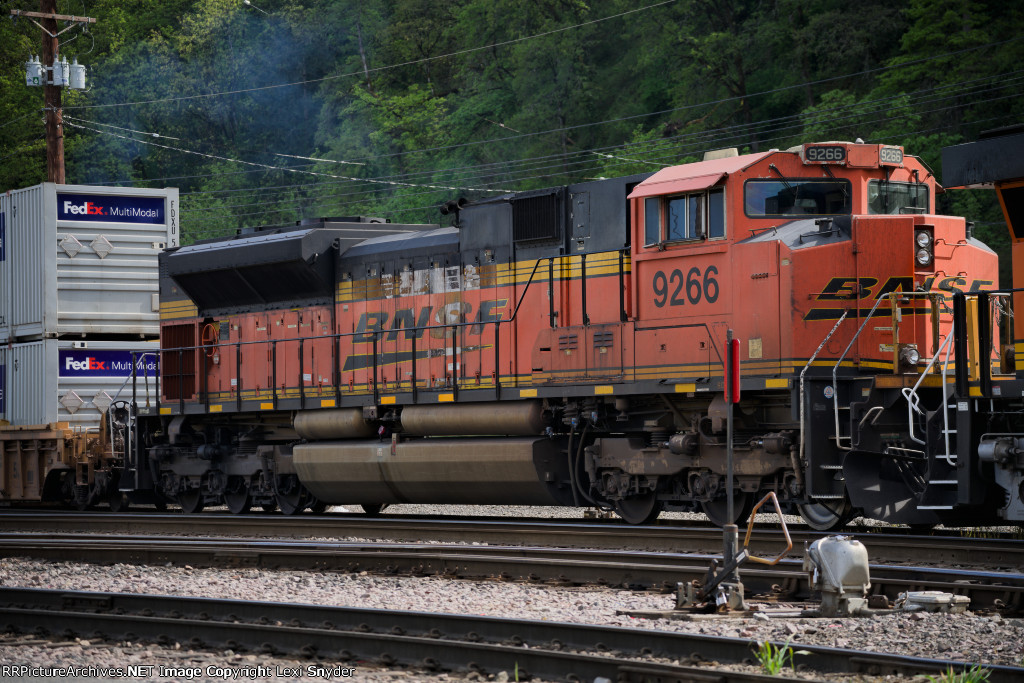 BNSF 9266